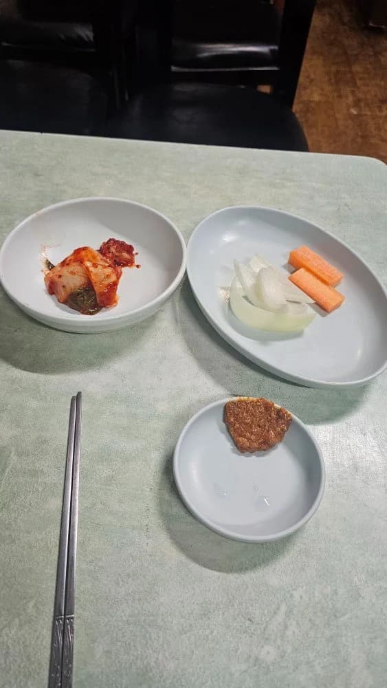 솔잎국수 초량 부산진역 가성비 술집 수정동 노포 실내포차 기본 반찬 구성