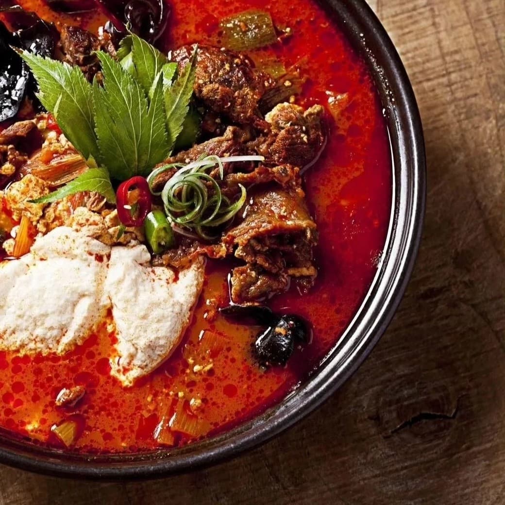 용스다이닝포차 내부 전경 - 요리주점