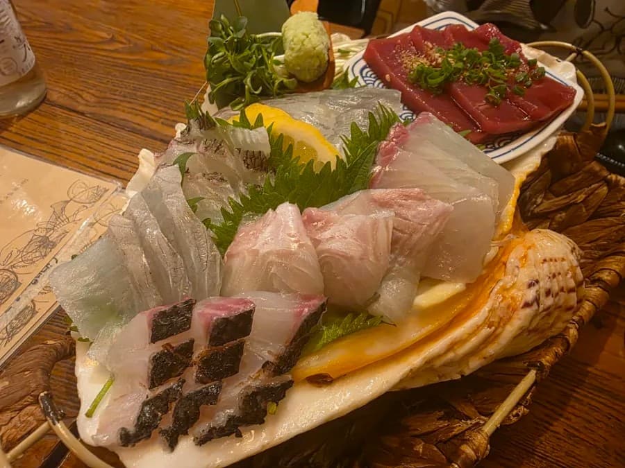 마도로쓰 조명과 인테리어