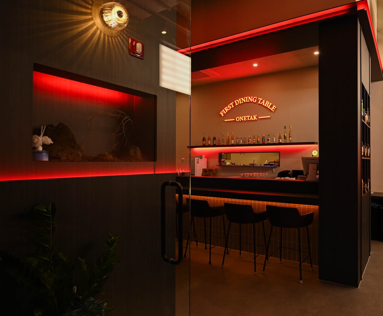 원탁 세종점 내부 전경