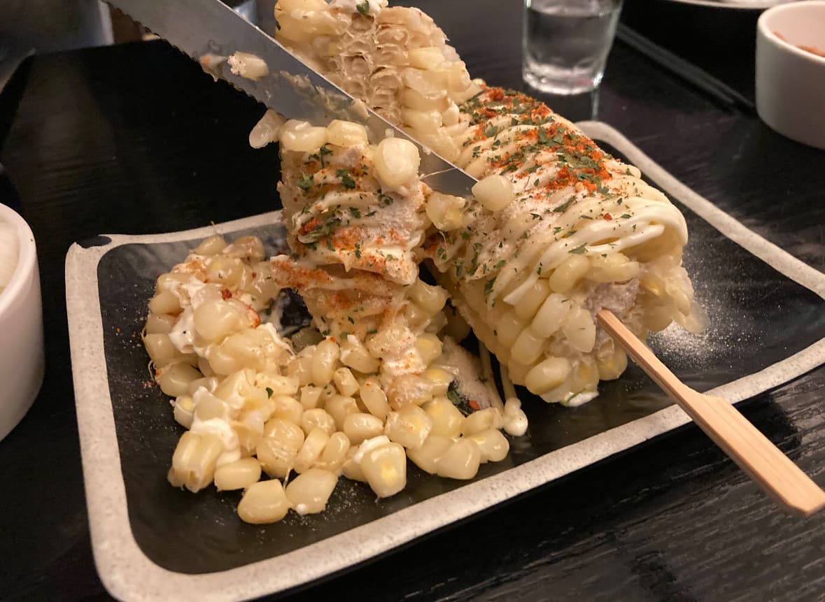 꼬치는밤 대전 내부 전경