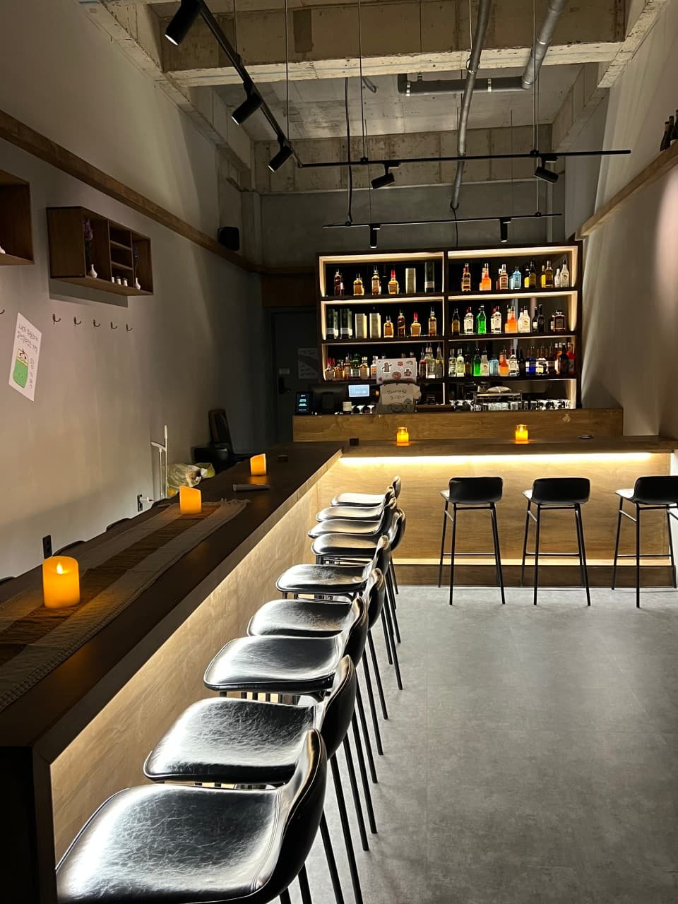 혼술바 도란길 내부 전경 - 바(Bar)